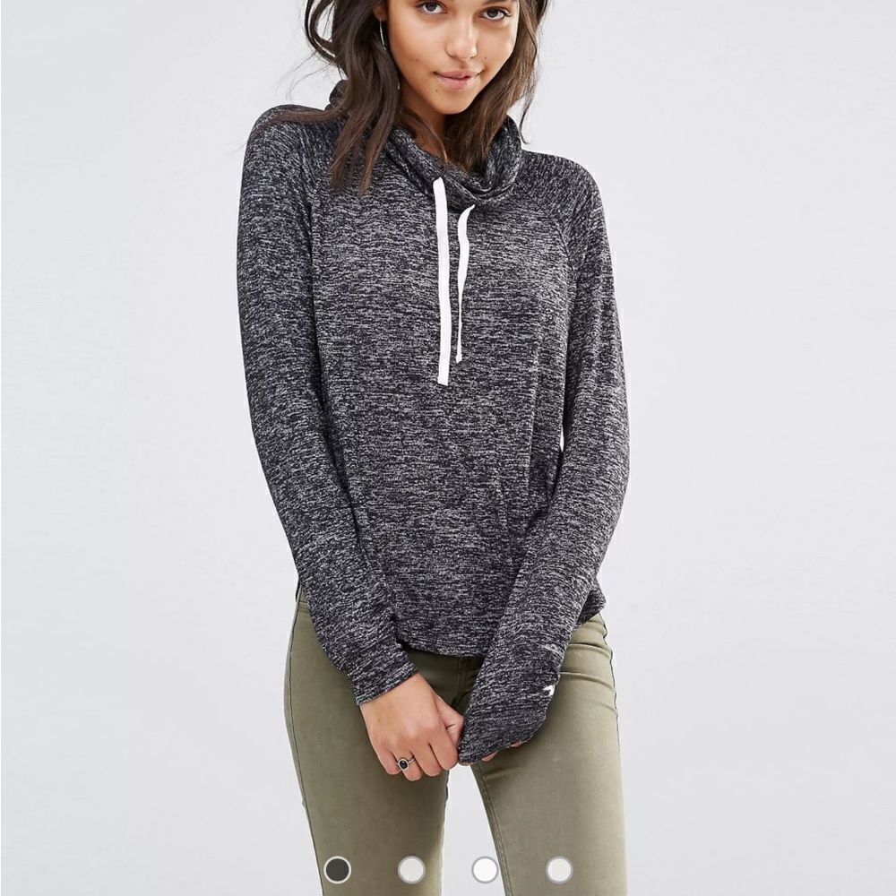 Hollister Supersoft Drawstring Funnel Neck
Sweatshirt size M
